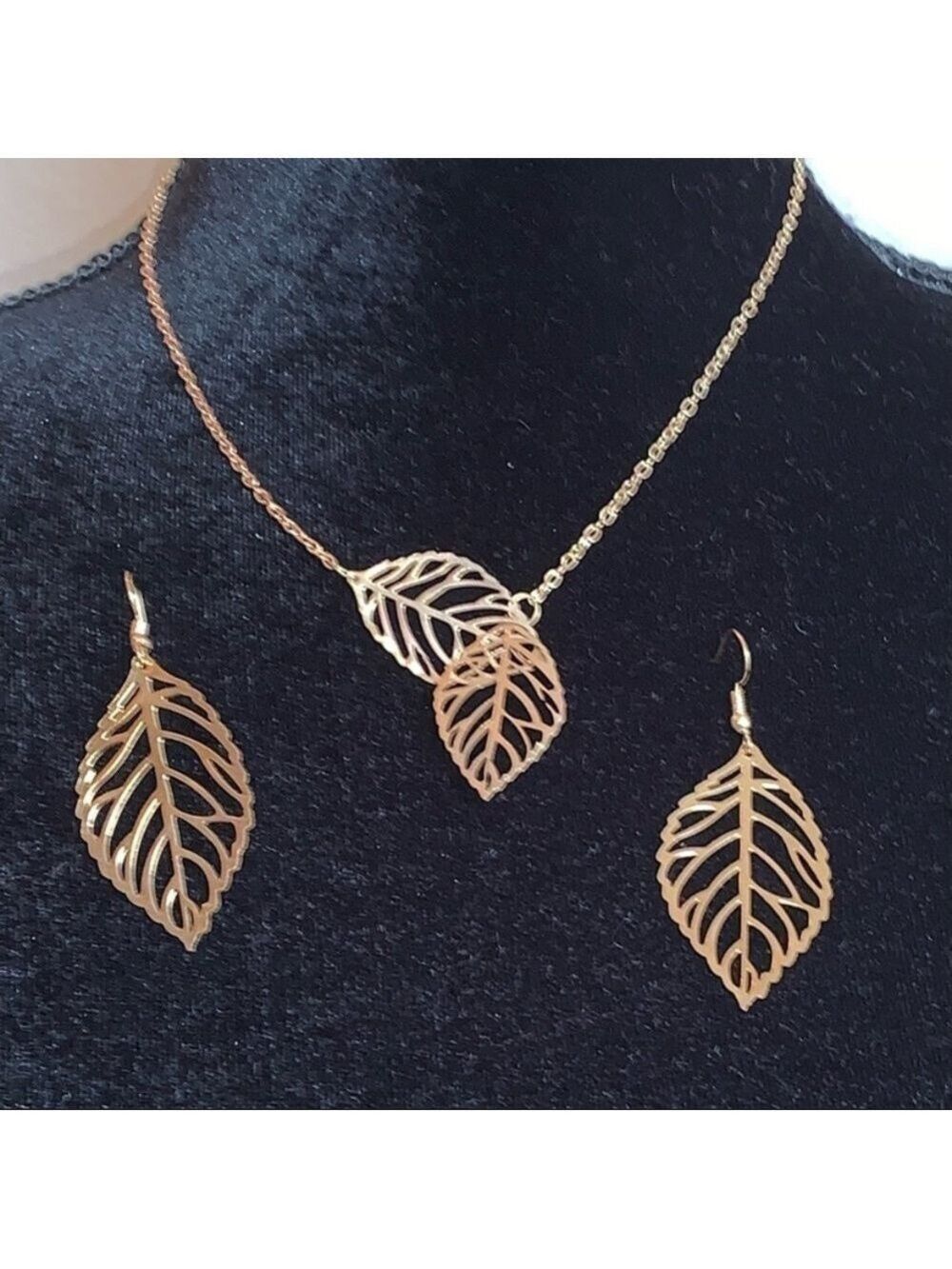 Gold Tone Lariat Necklace Earrings Set Leaf Cut Out Botanical